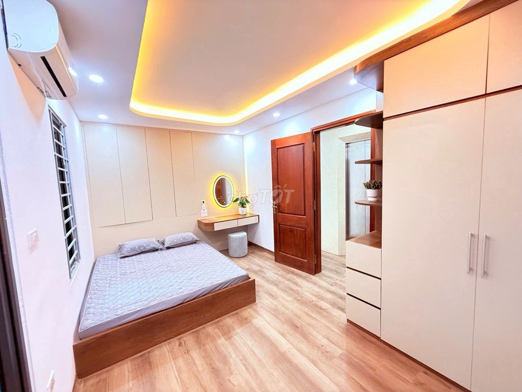 Bán Nhà Lô Góc , Phố Chính Kinh, 5 Tầng Đẹp Ở Ngay, Ô Tô Đỗ Ngay Cửa